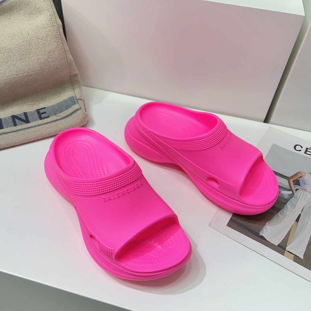 Balenciaga Female Slippers Breathable L