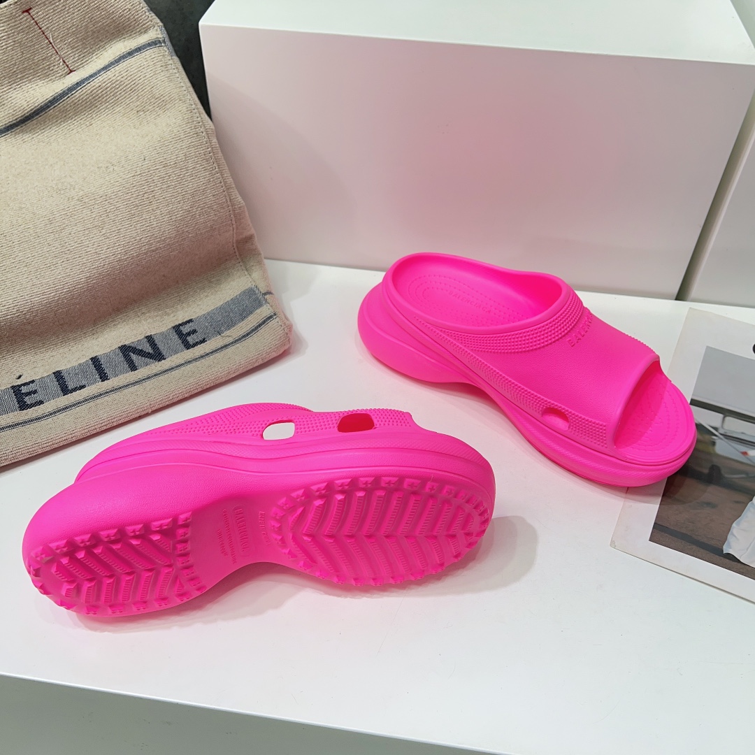 Balenciaga Female Slippers Breathable L