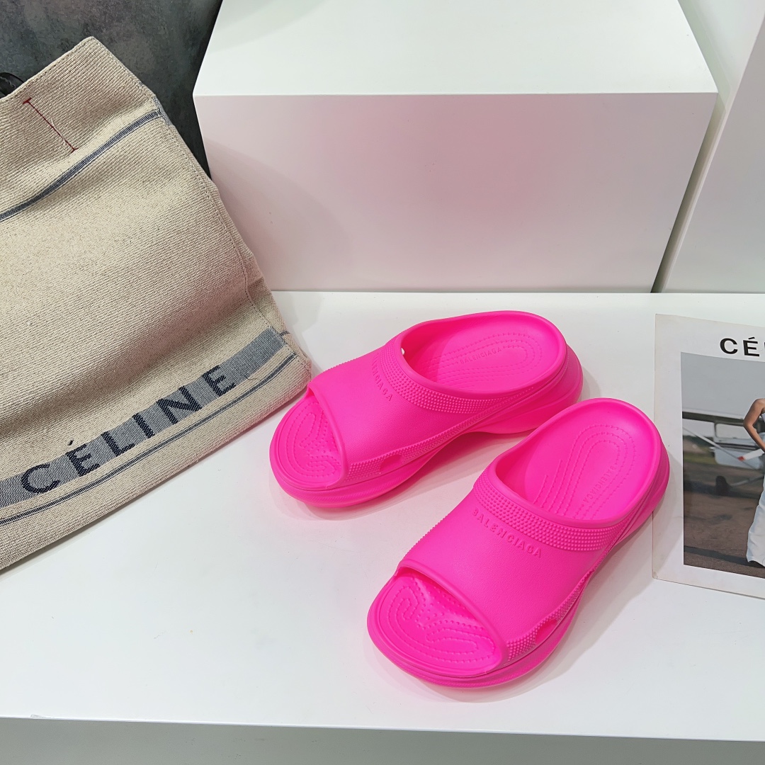 Balenciaga Female Slippers Breathable L