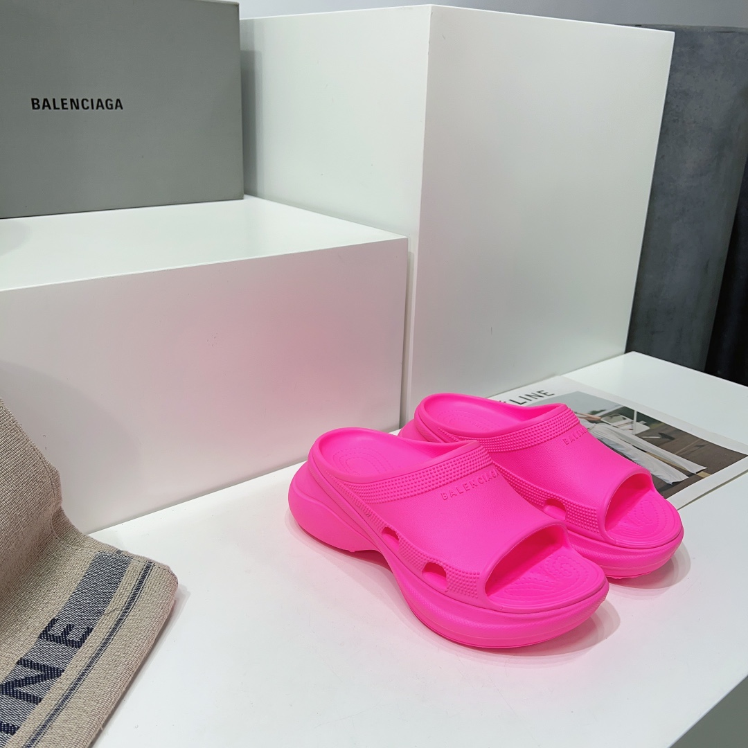 Balenciaga Female Slippers Breathable L