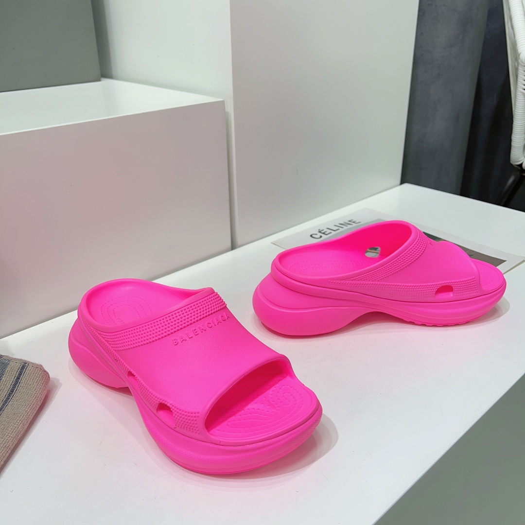 Balenciaga Female Slippers Breathable L