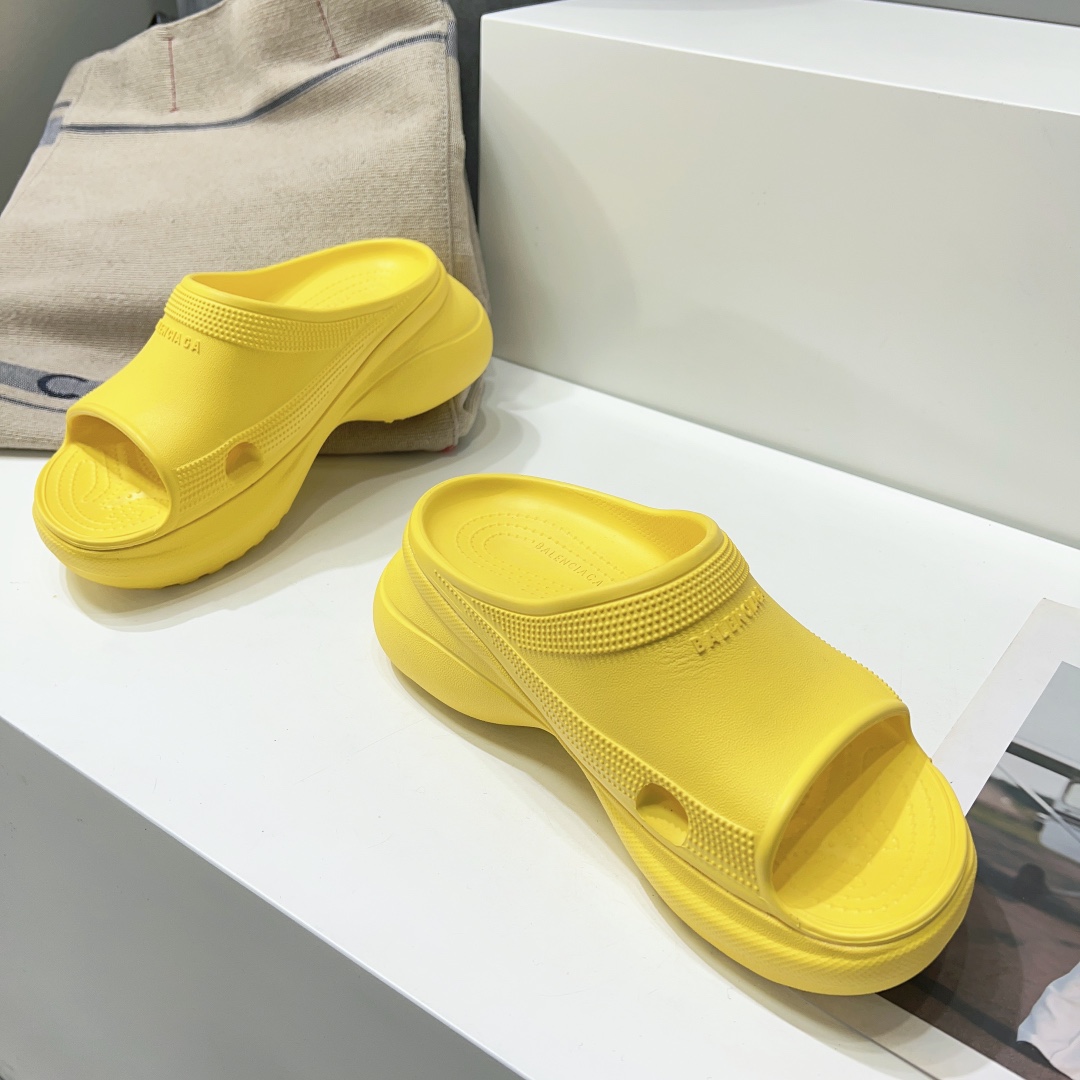 Balenciaga Female Slippers Breathable L