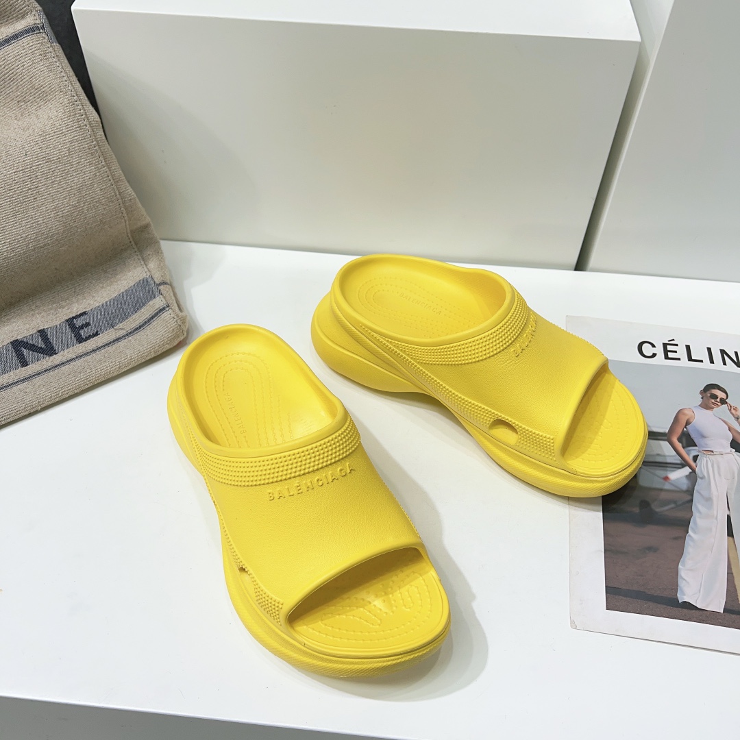 Balenciaga Female Slippers Breathable L