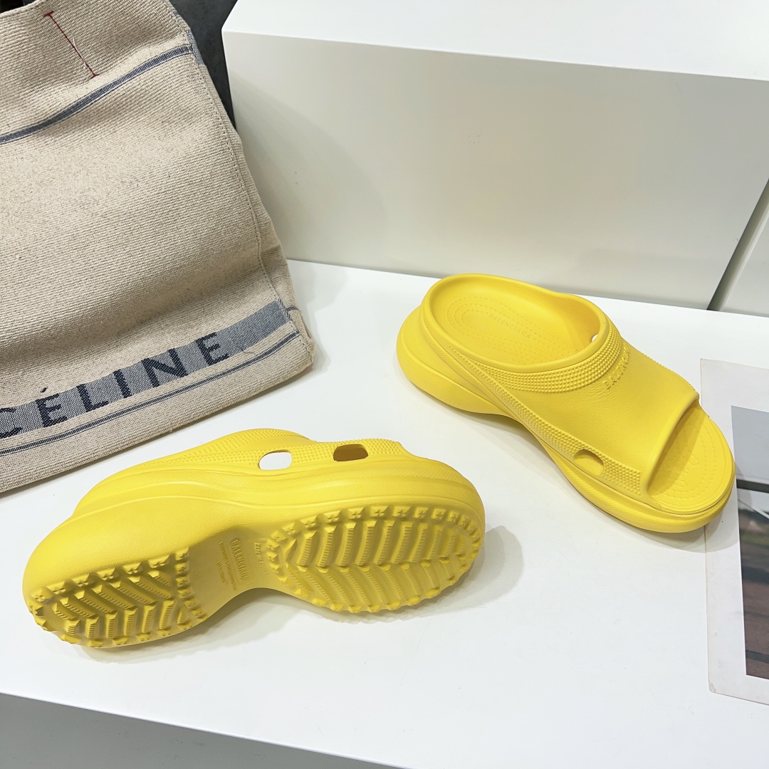 Balenciaga Female Slippers Breathable L