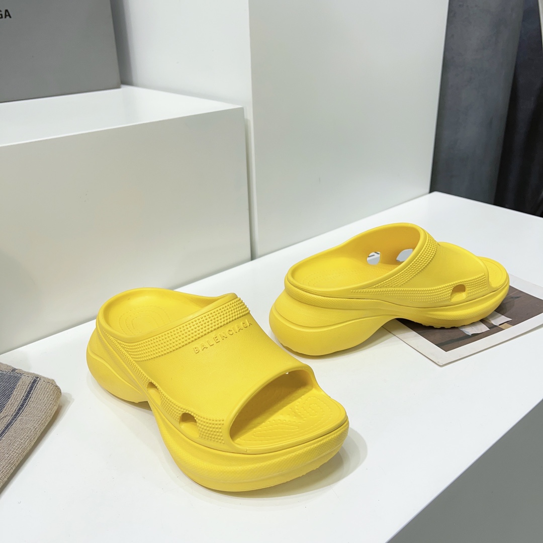 Balenciaga Female Slippers Breathable L