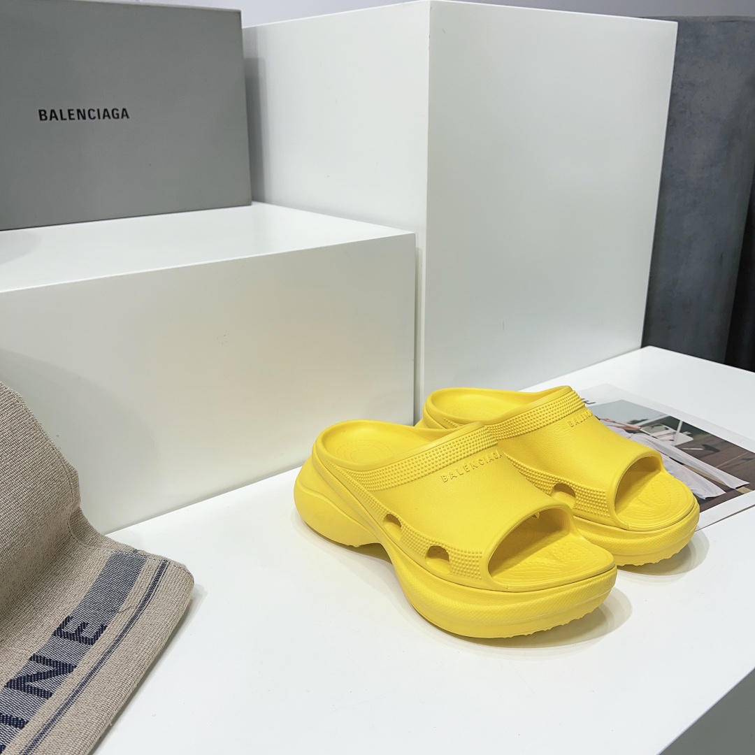 Balenciaga Female Slippers Breathable L