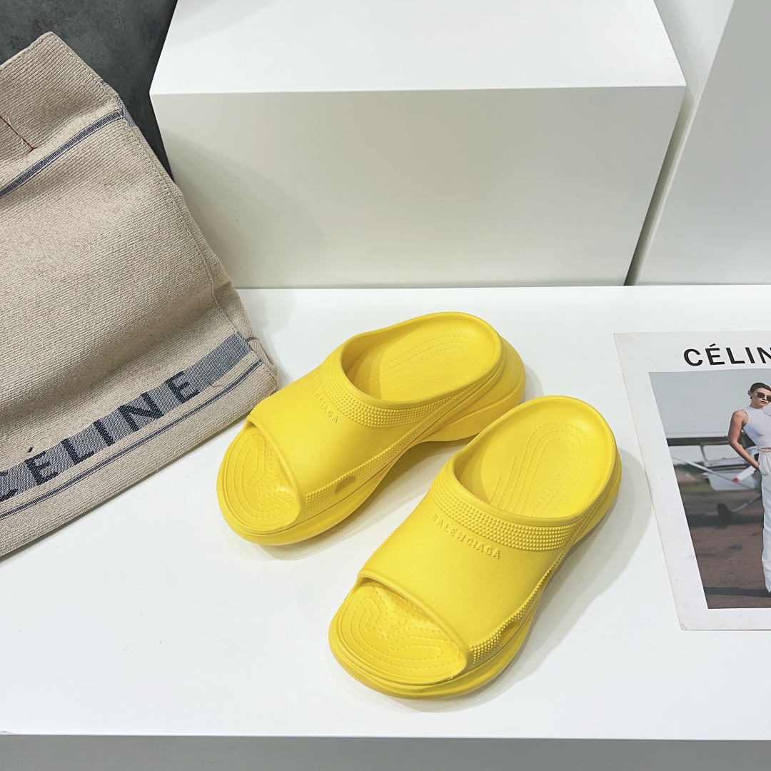 Balenciaga Female Slippers Breathable L