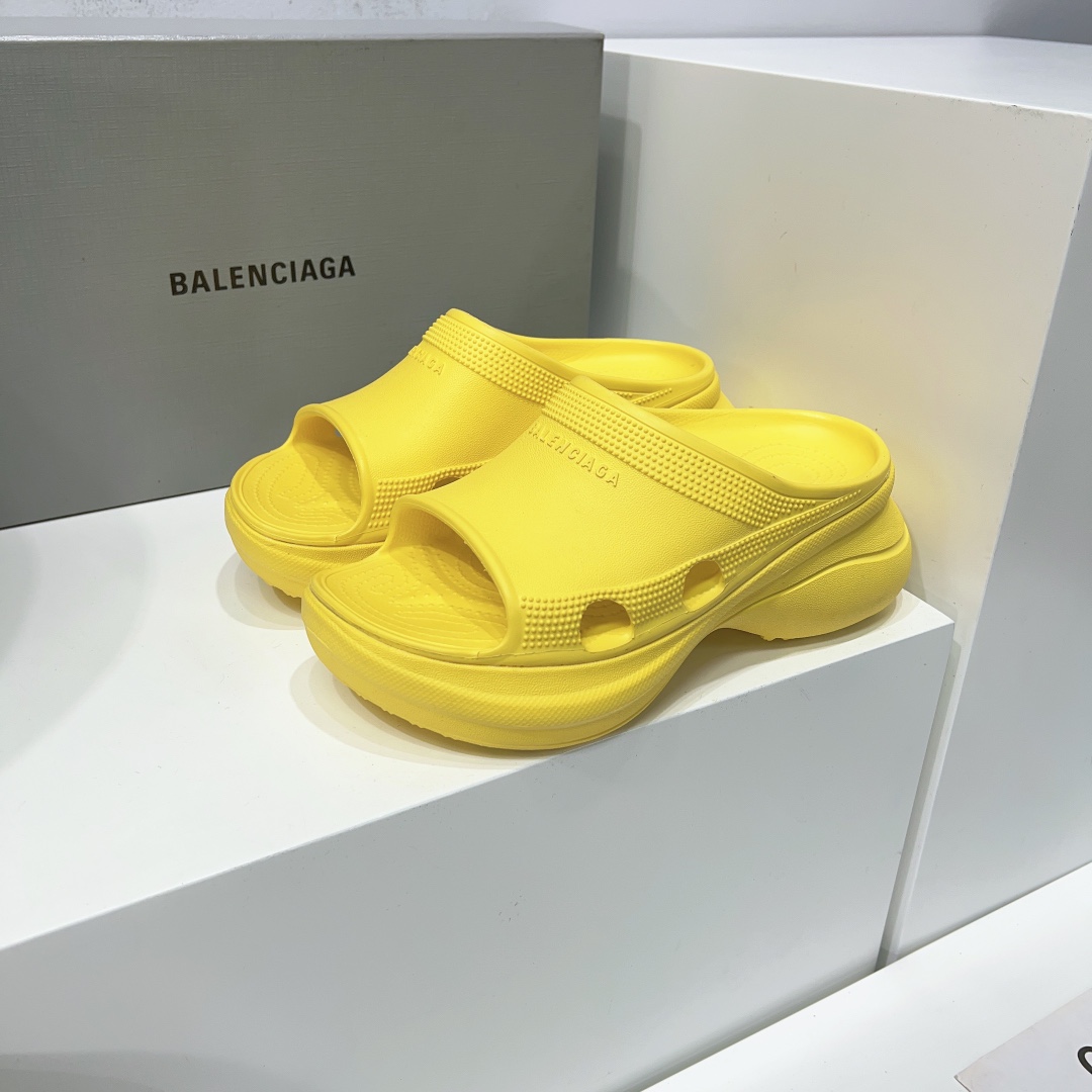 Balenciaga Female Slippers Breathable L
