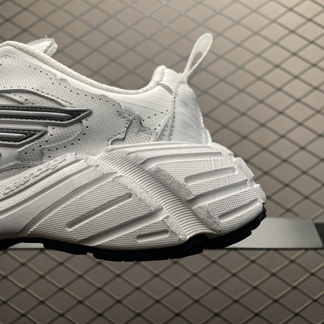 Sneakers M
