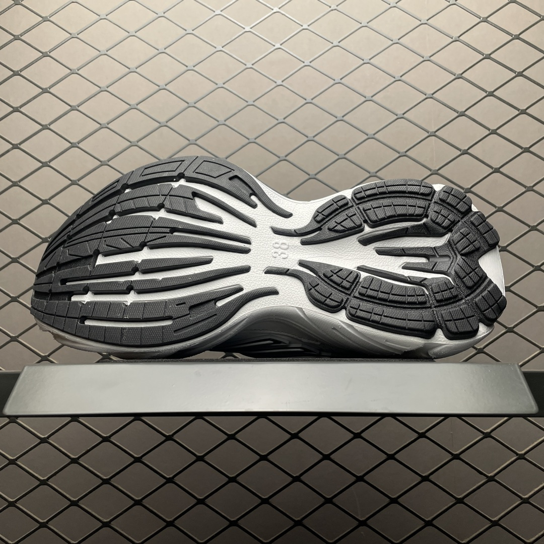 Sneakers M