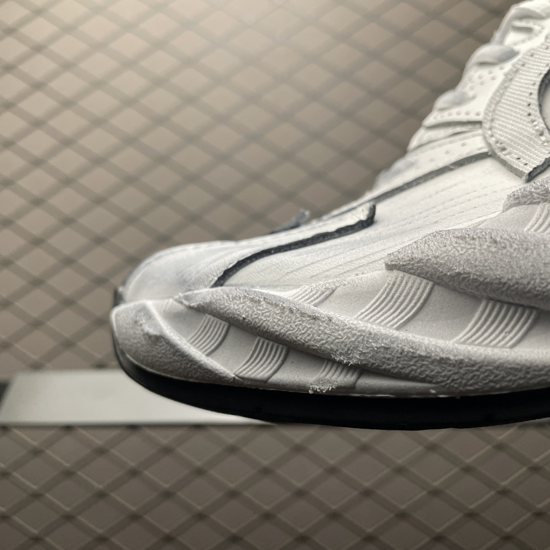 Sneakers M