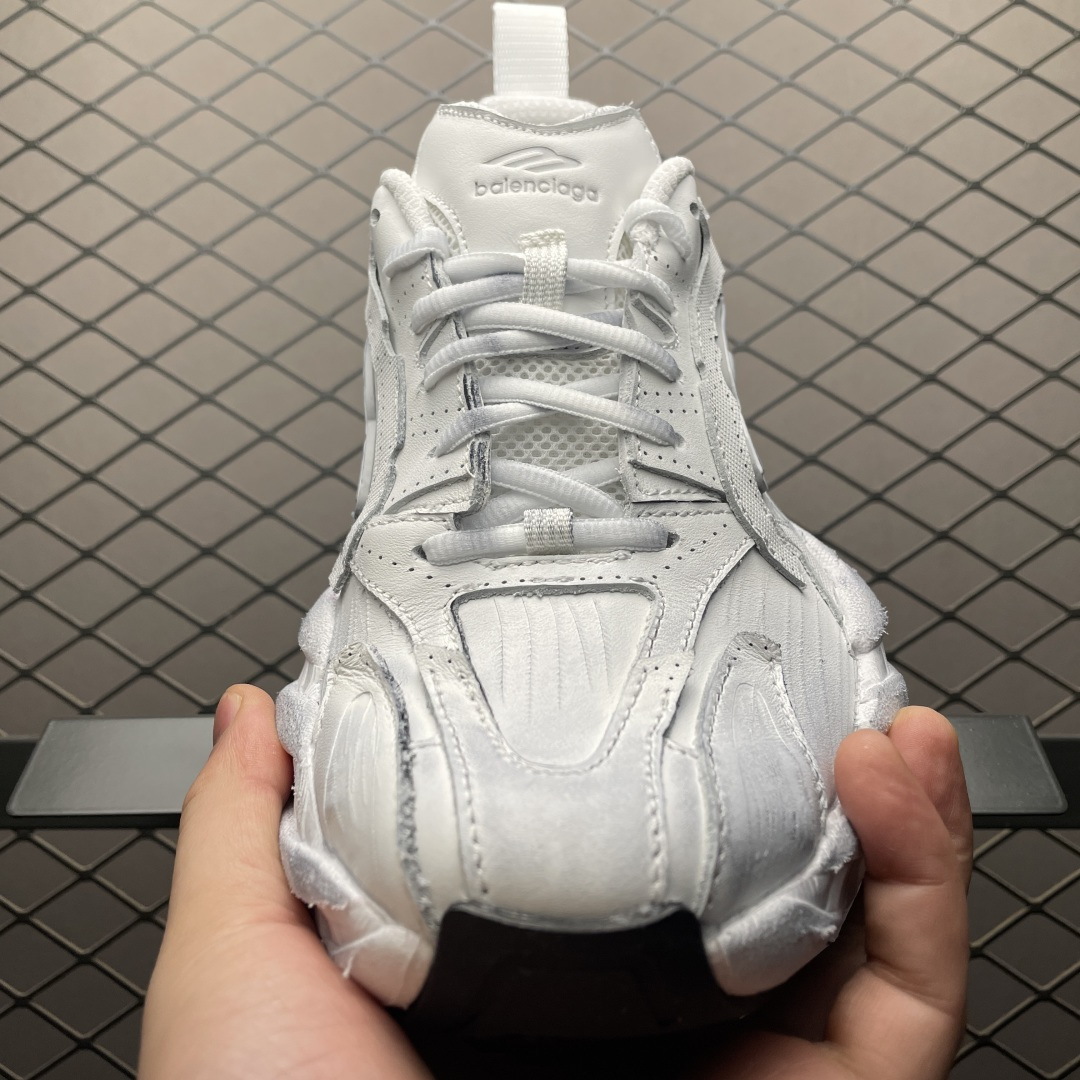 Sneakers M