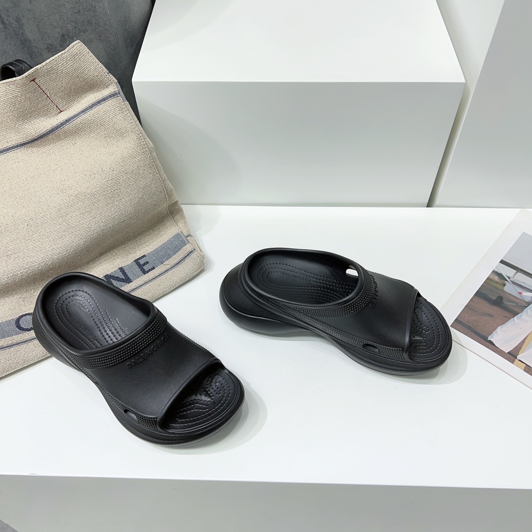 Balenciaga Female Slippers Breathable L