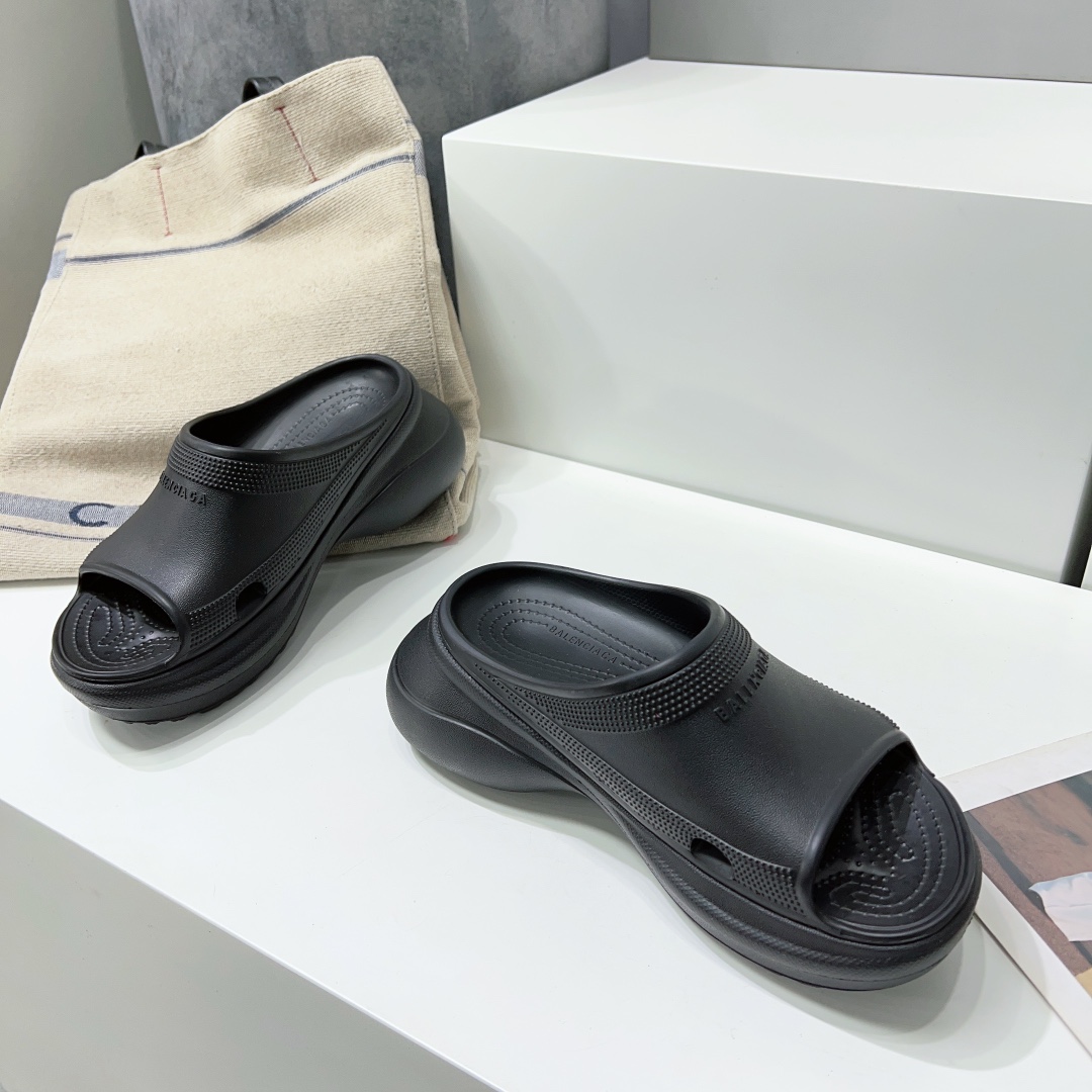 Balenciaga Female Slippers Breathable L
