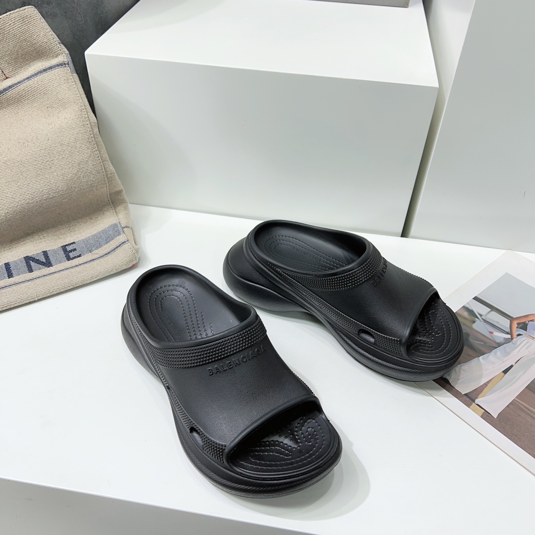 Balenciaga Female Slippers Breathable L