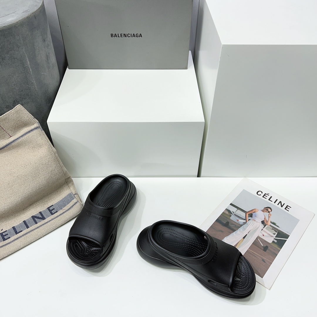 Balenciaga Female Slippers Breathable L