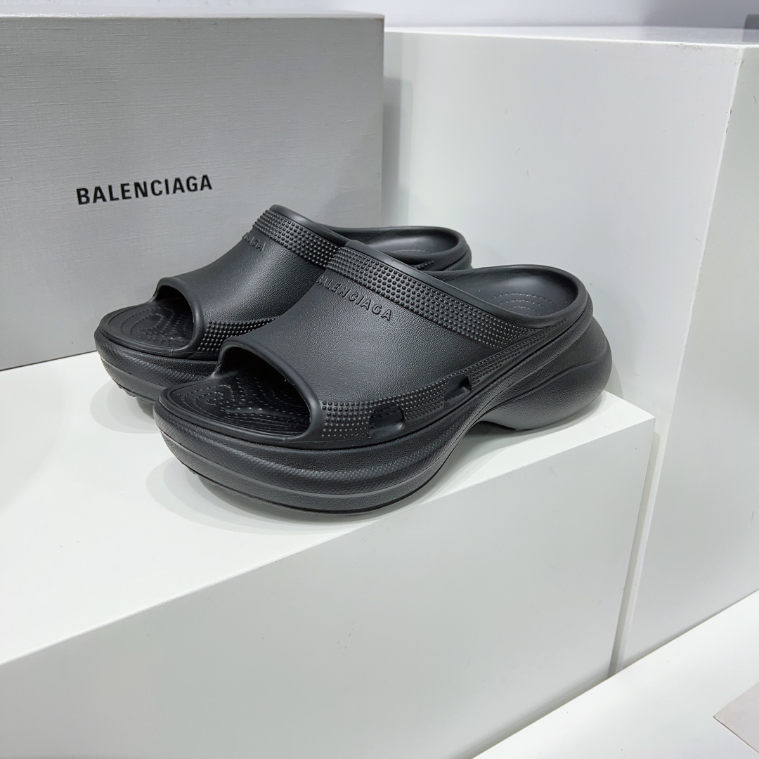 Balenciaga Female Slippers Breathable L