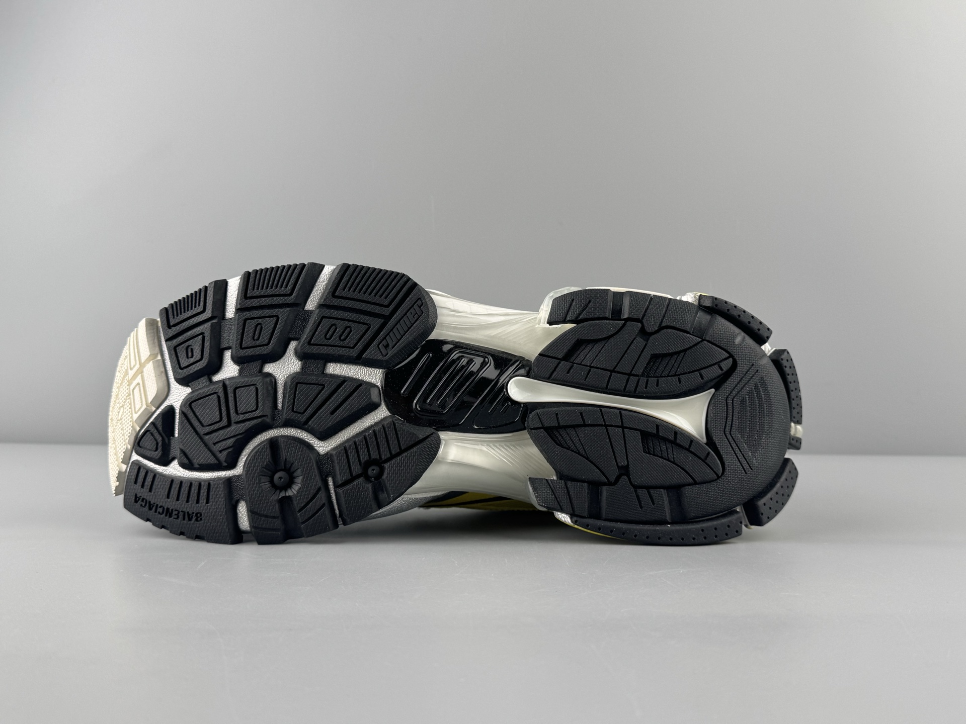 Balenciaga Basic Shoes L-s
