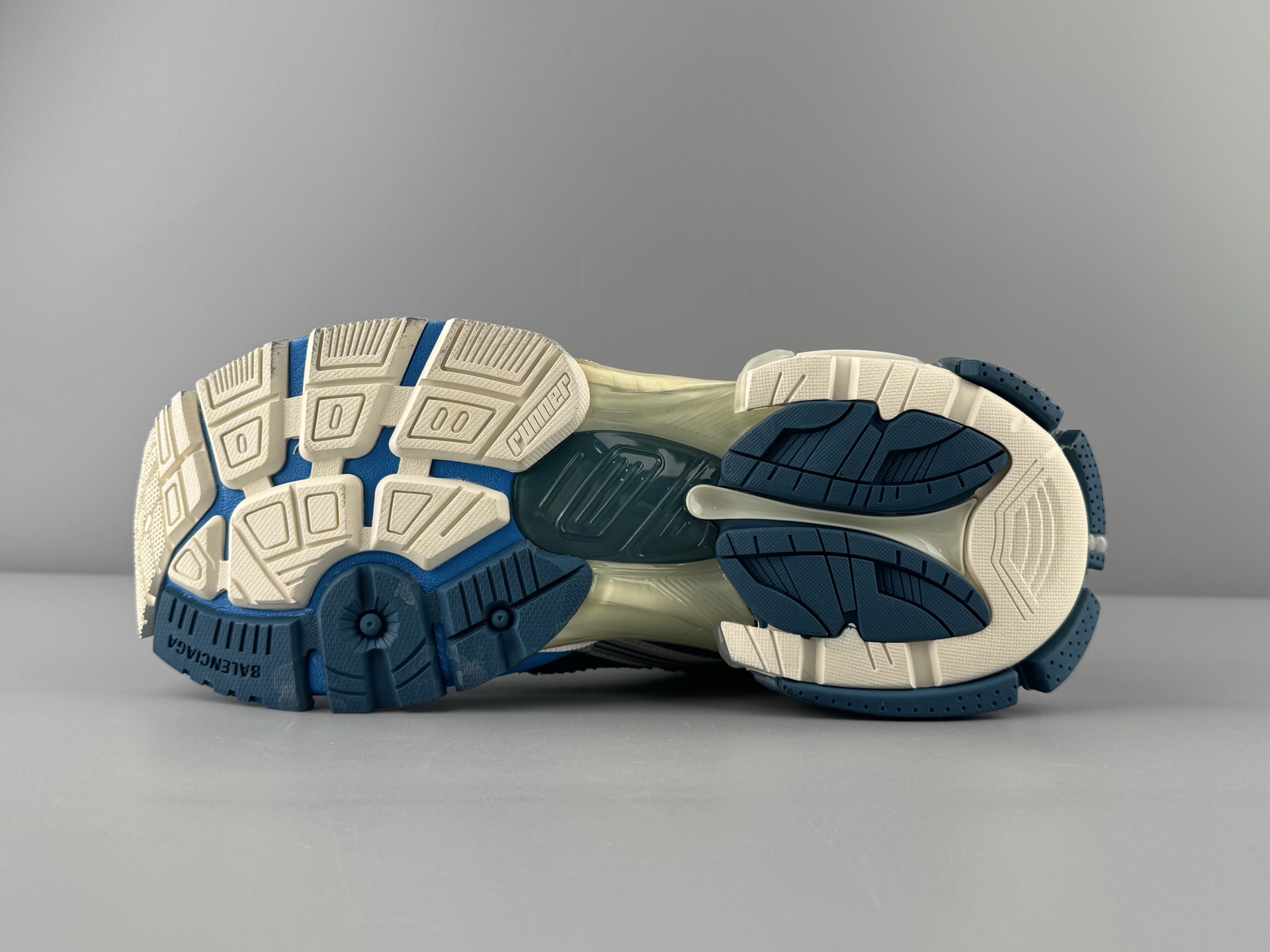 Balenciaga Basic Shoes L-s