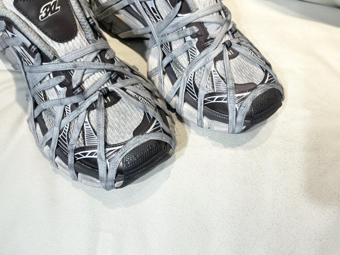 Balenciaga Basic Shoes L-s