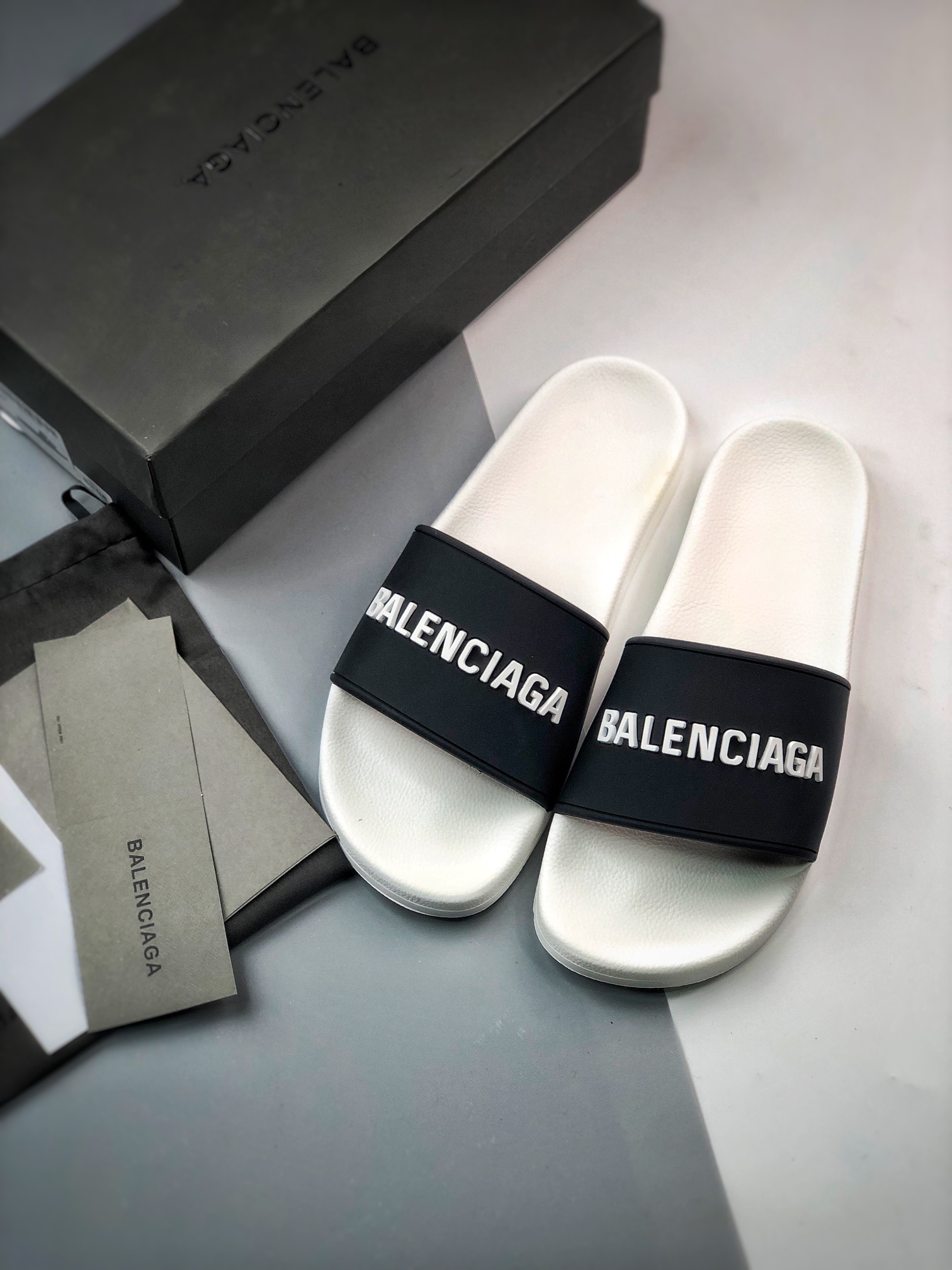 Slippers L