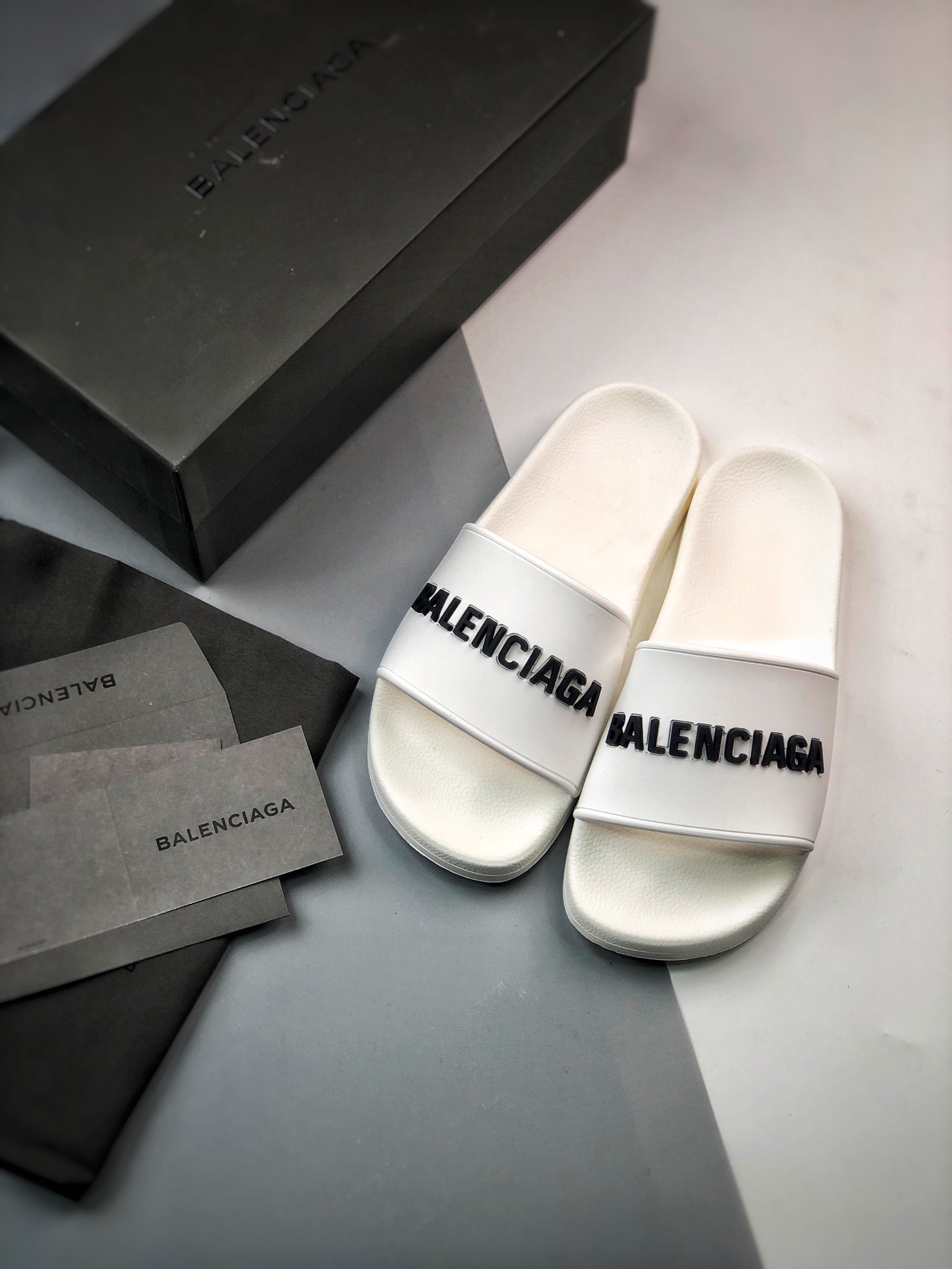 Slippers L