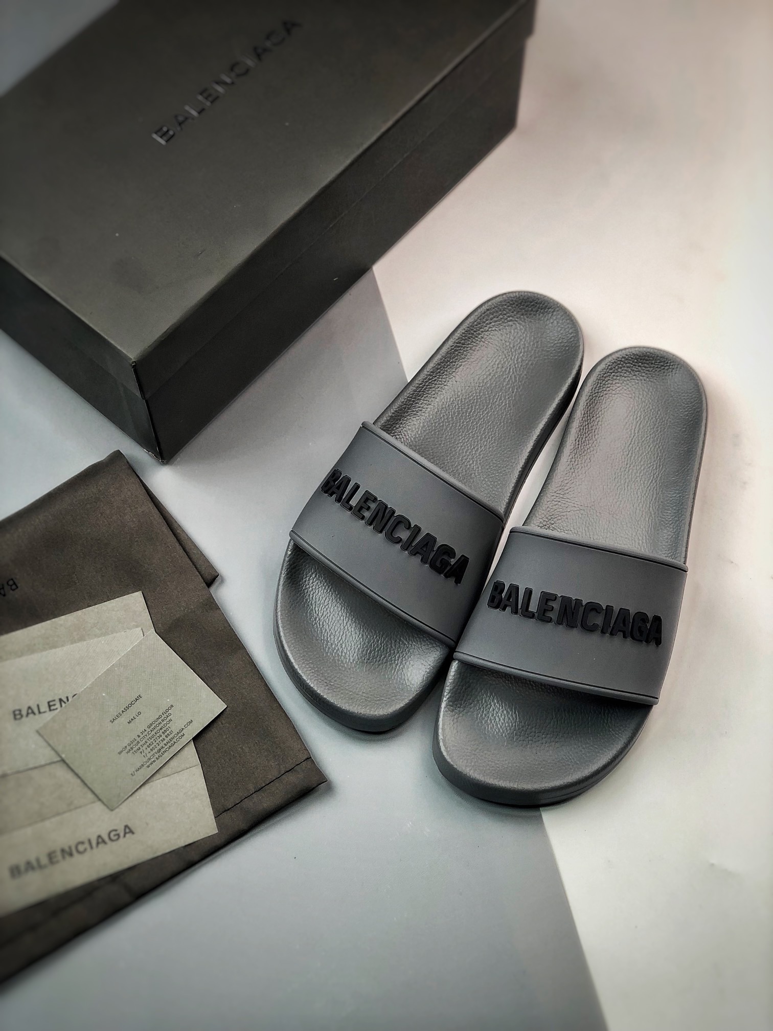 Slippers L