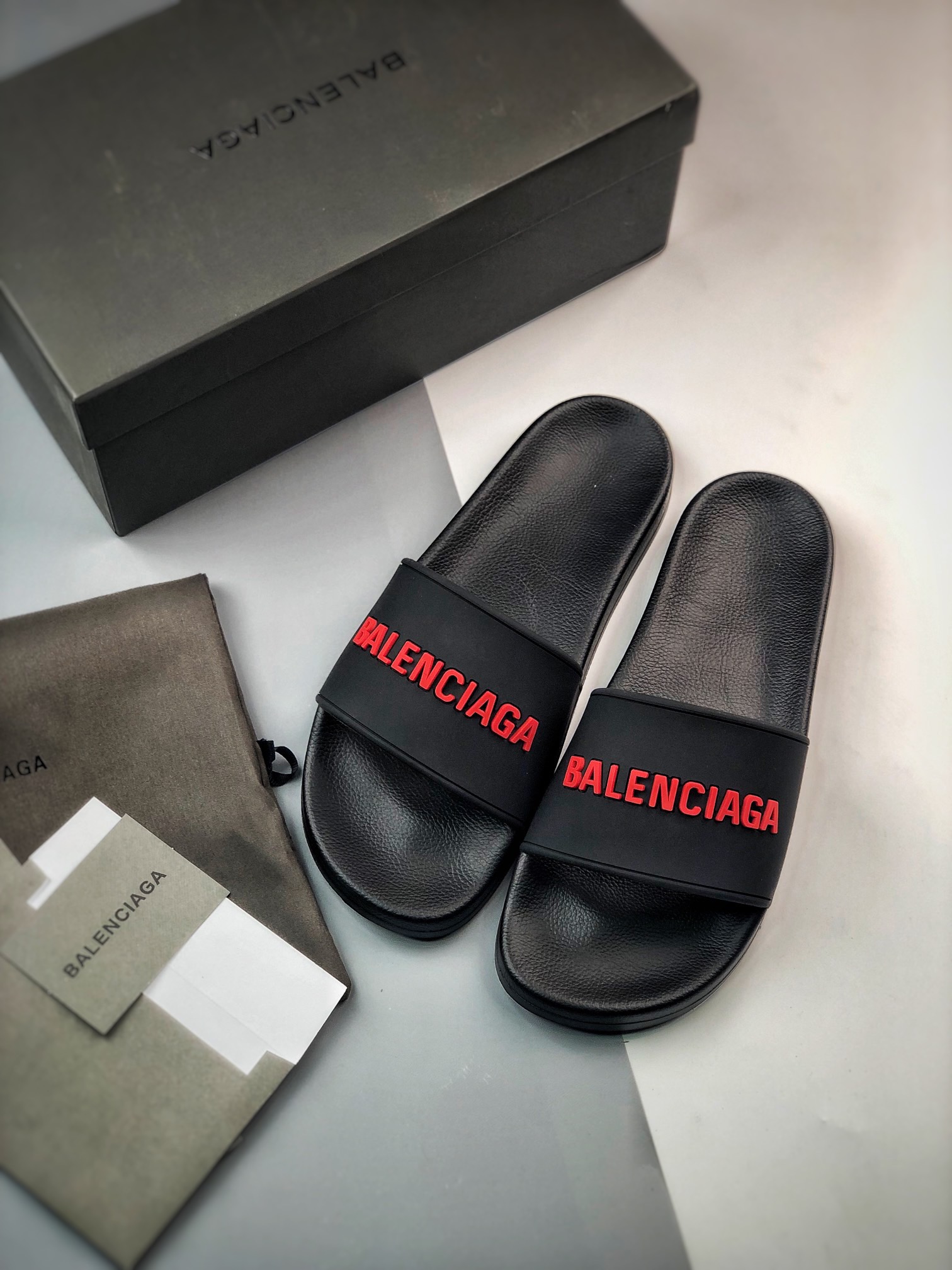 Slippers L