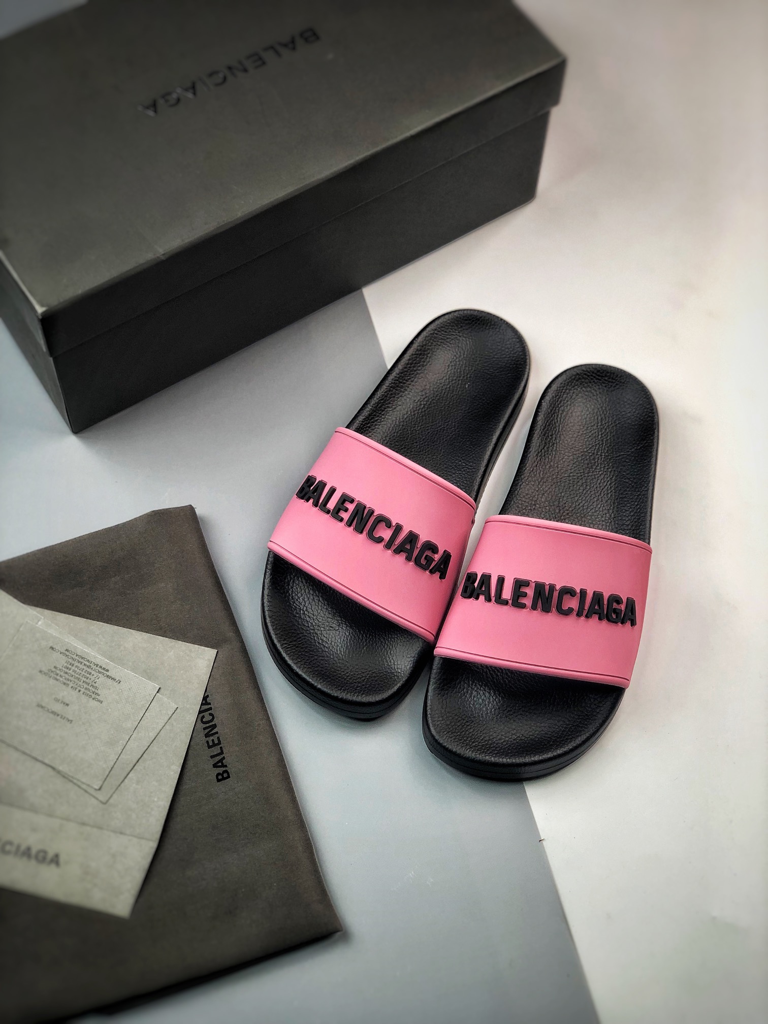 Slippers L