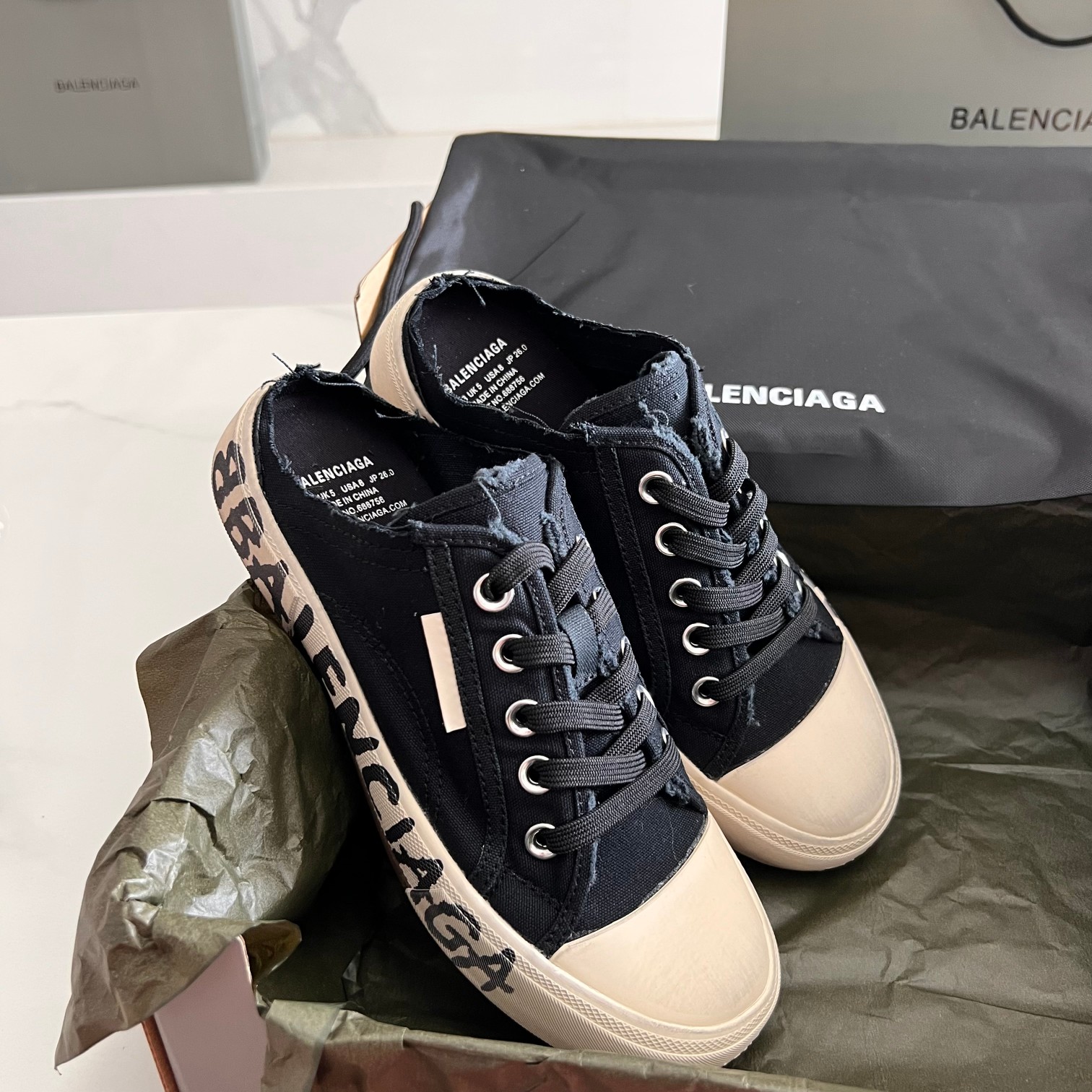 Balenciaga Couple Basic Shoes L