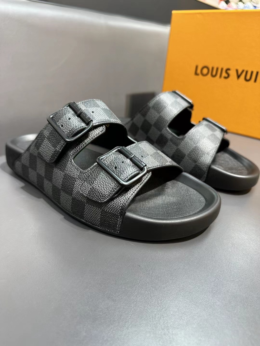 Louis Vuitton Basic Shoes 40-l
