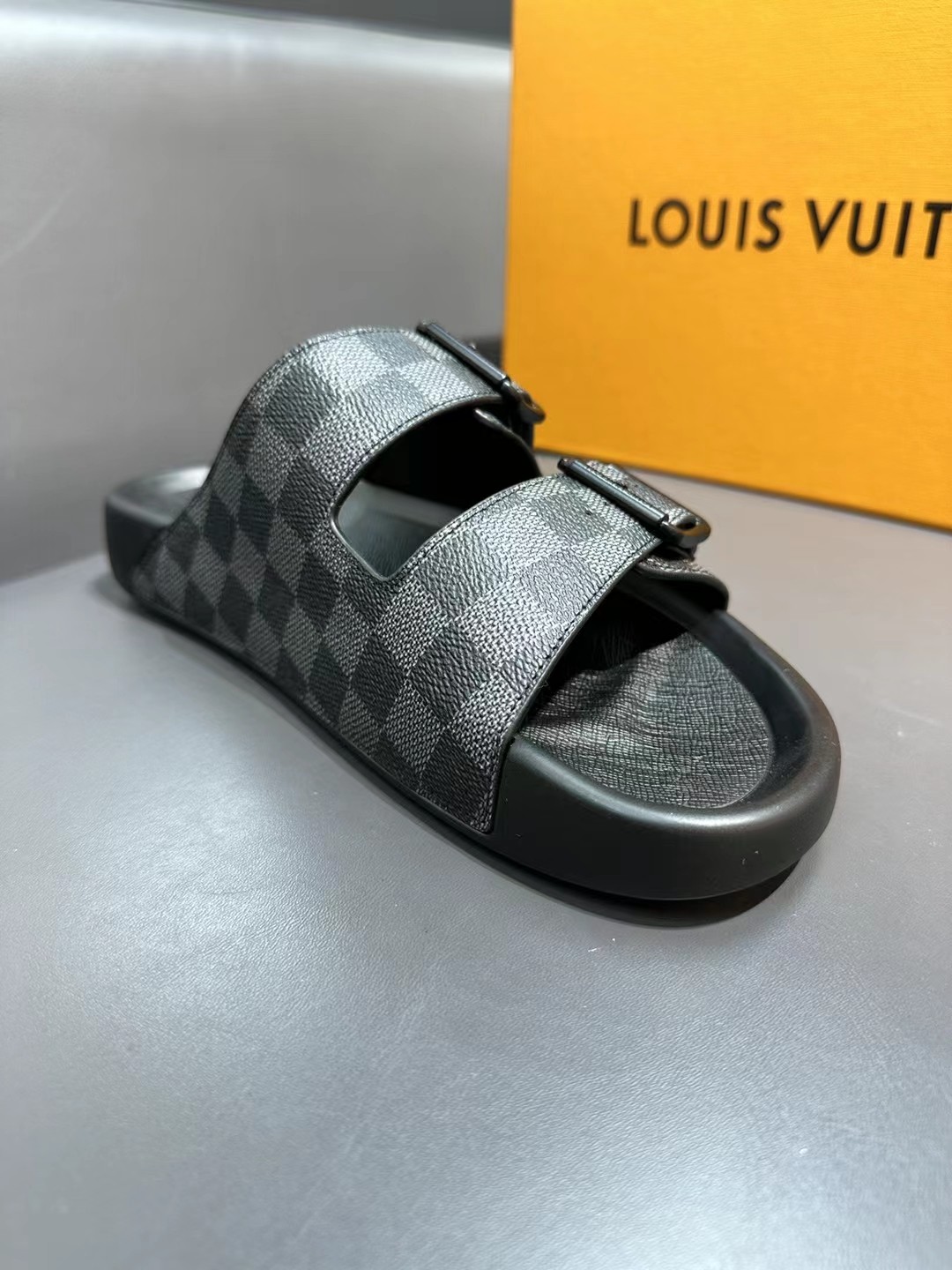 Louis Vuitton Basic Shoes 40-l