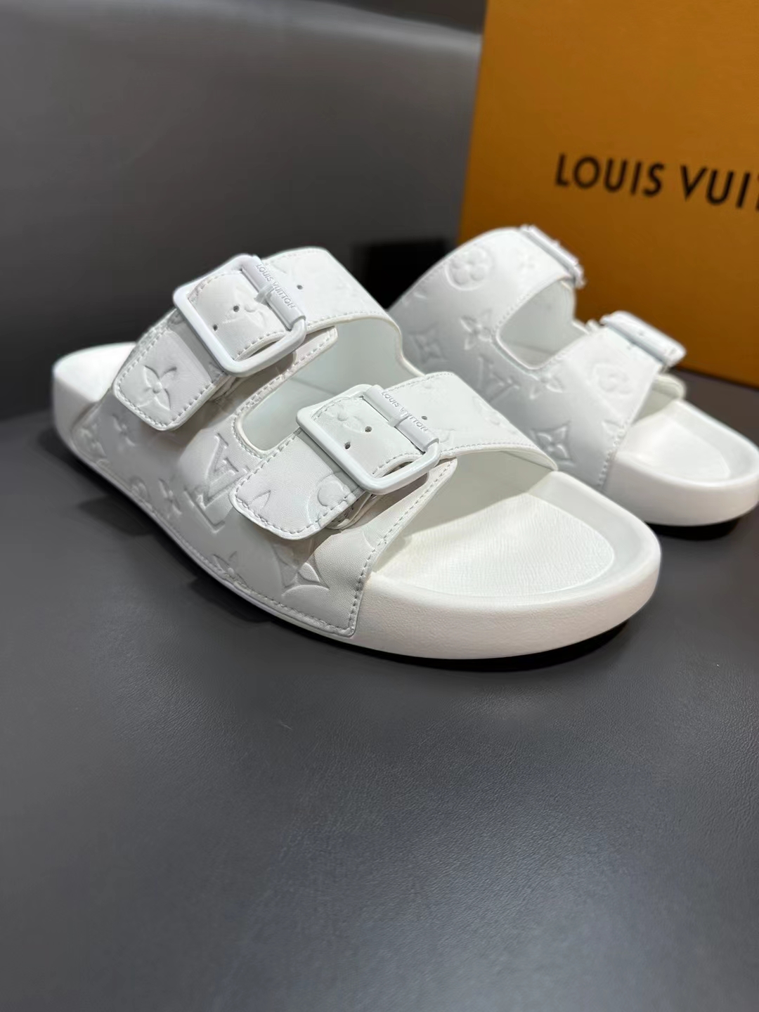 Louis Vuitton Basic Shoes 40-l