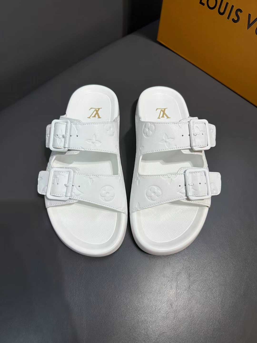 Louis Vuitton Basic Shoes 40-l