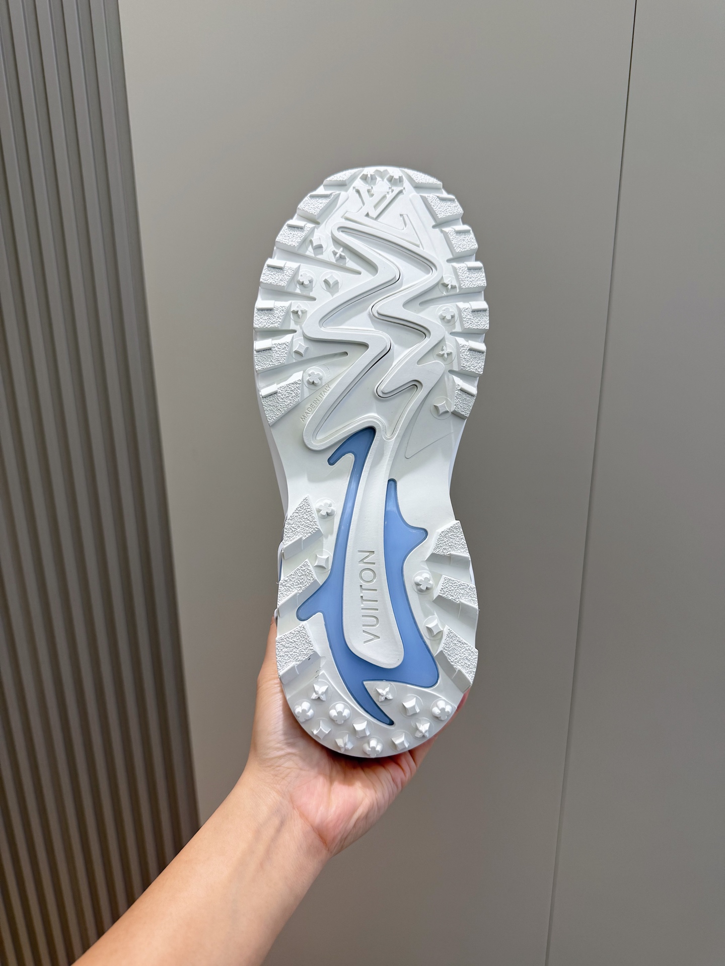 Louis Vuitton Sneakers M-l-s