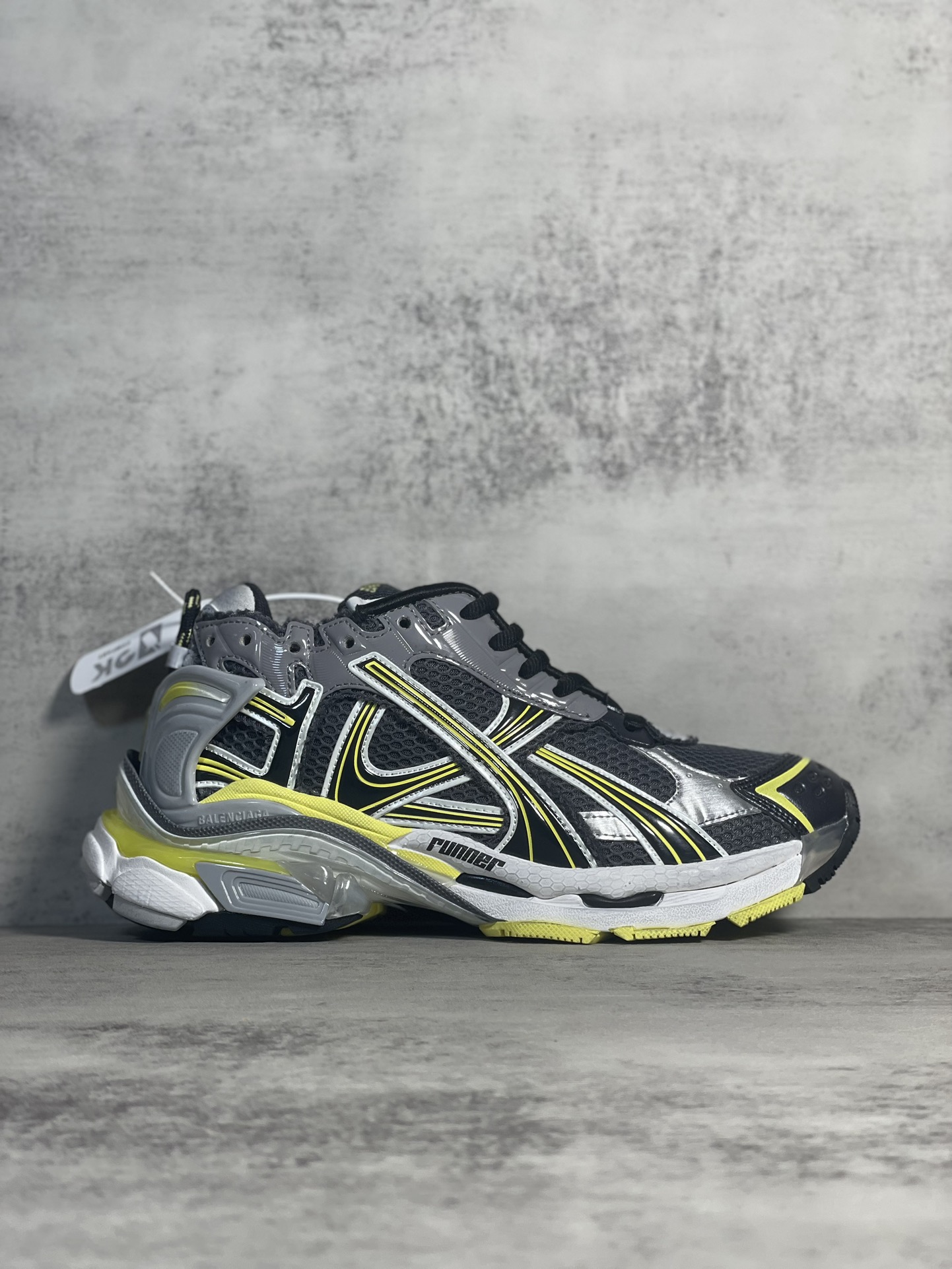Sneakers M