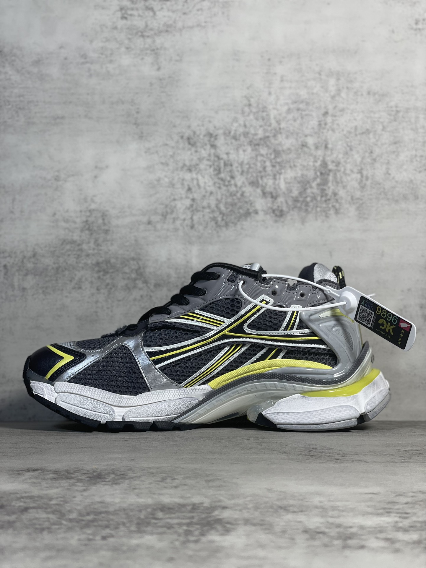 Sneakers M