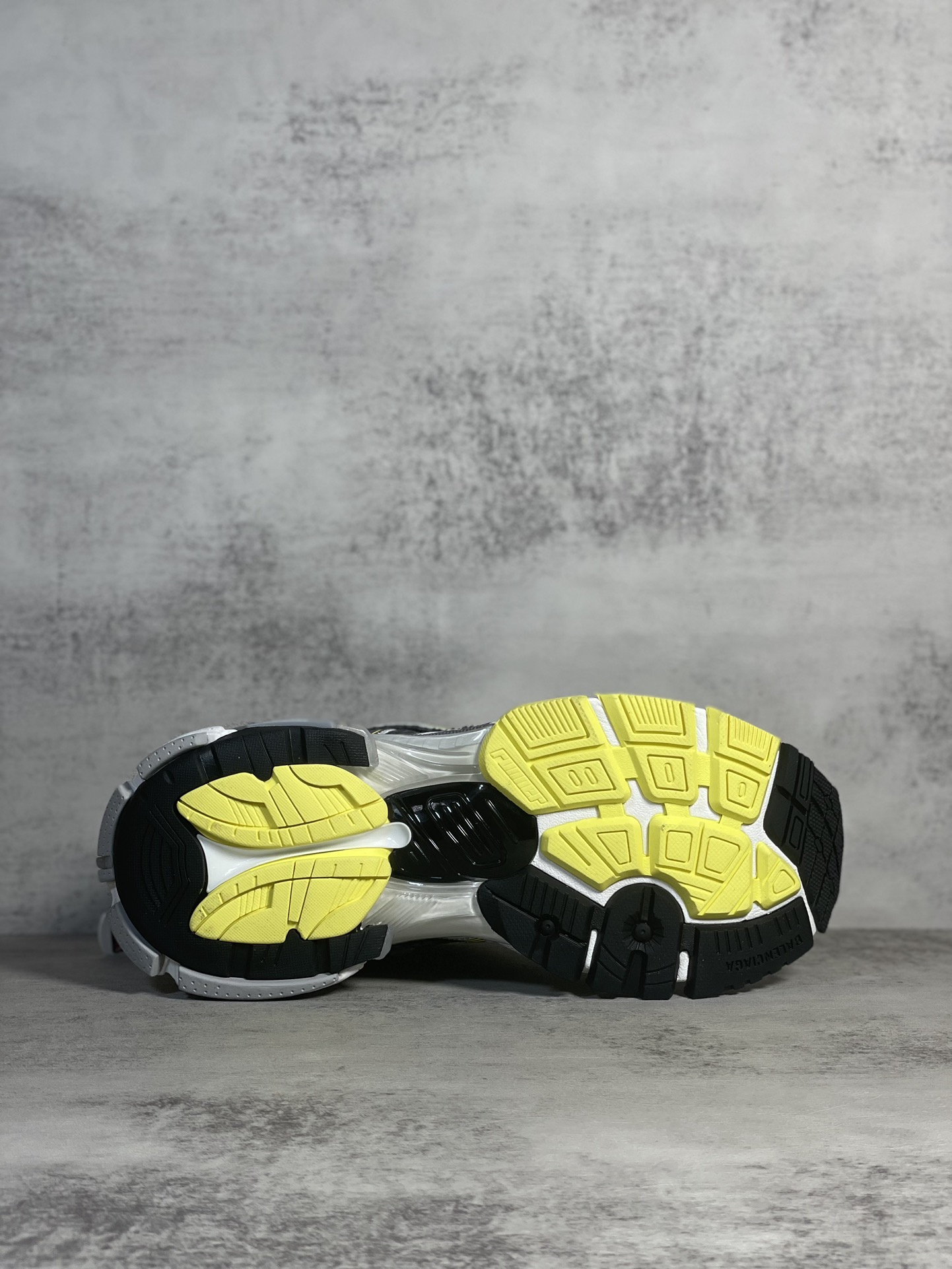 Sneakers M