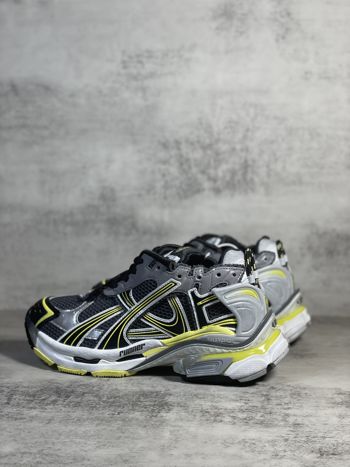 Sneakers M