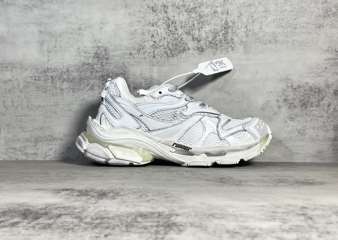 Sneakers M