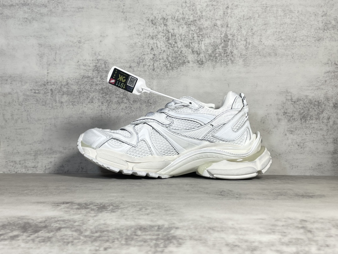 Sneakers M