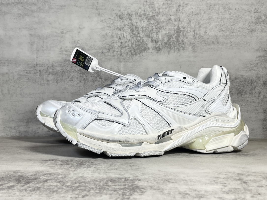 Sneakers M
