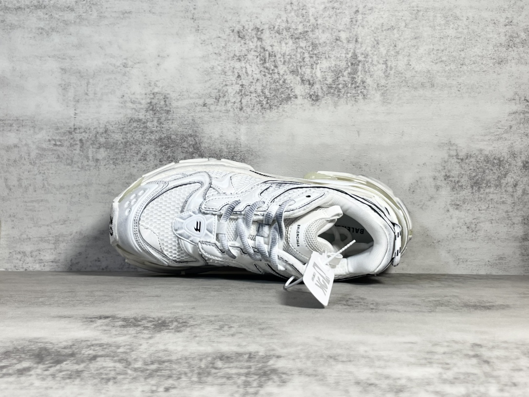 Sneakers M