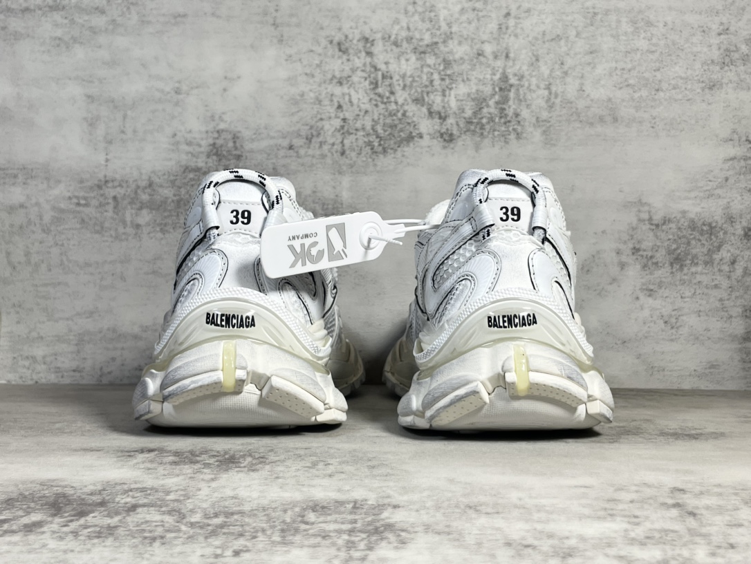 Sneakers M