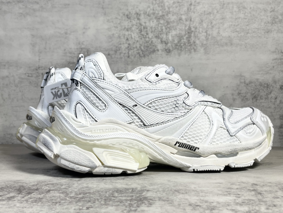 Sneakers M