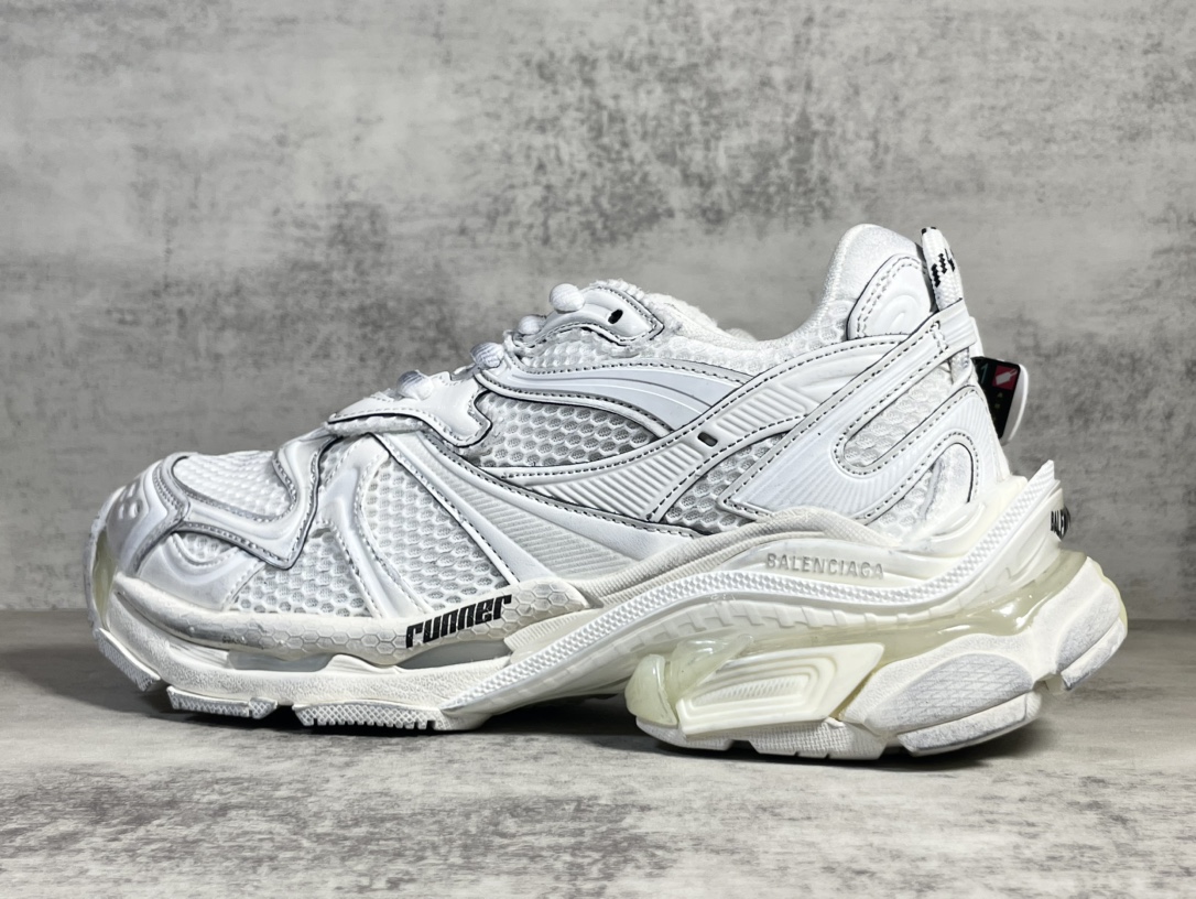 Sneakers M
