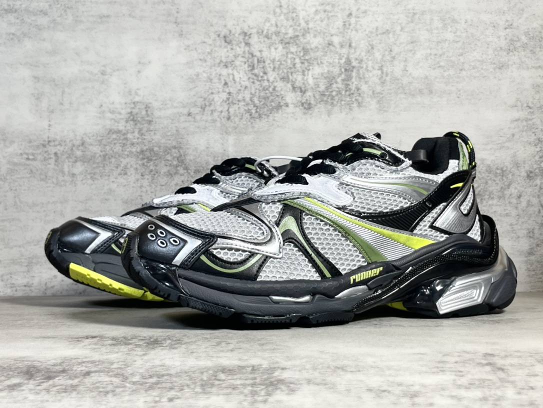 Sneakers M