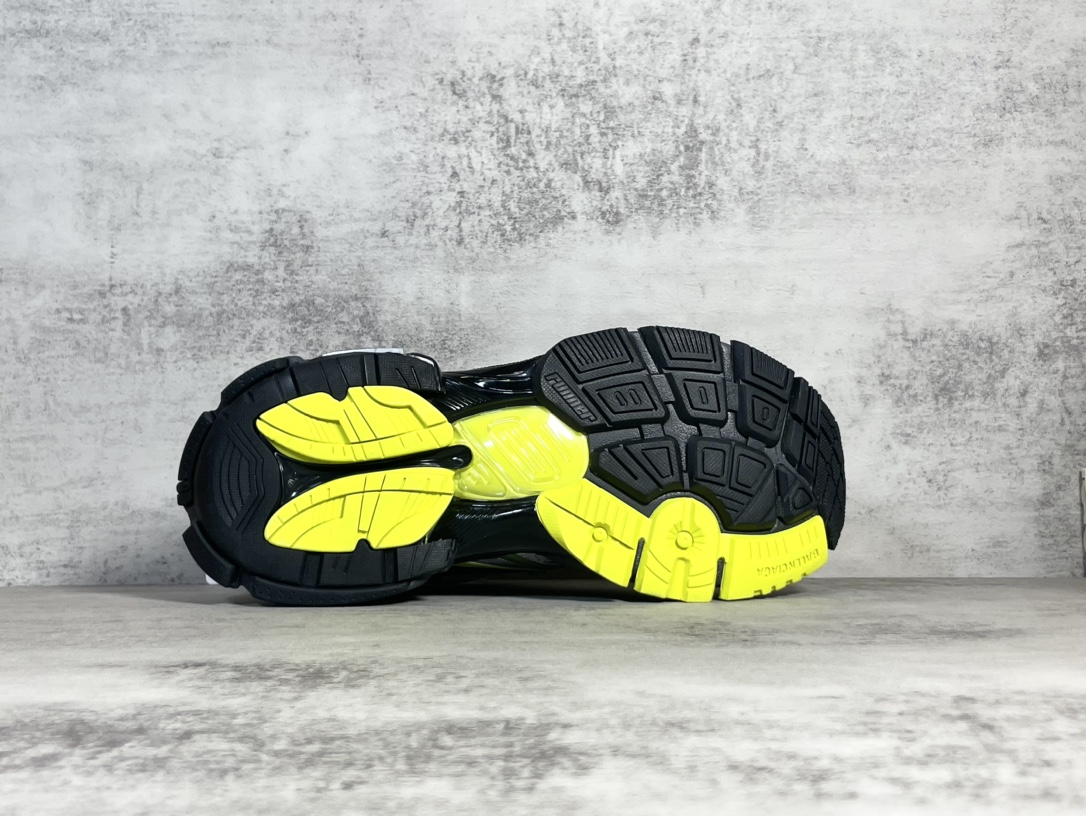 Sneakers M