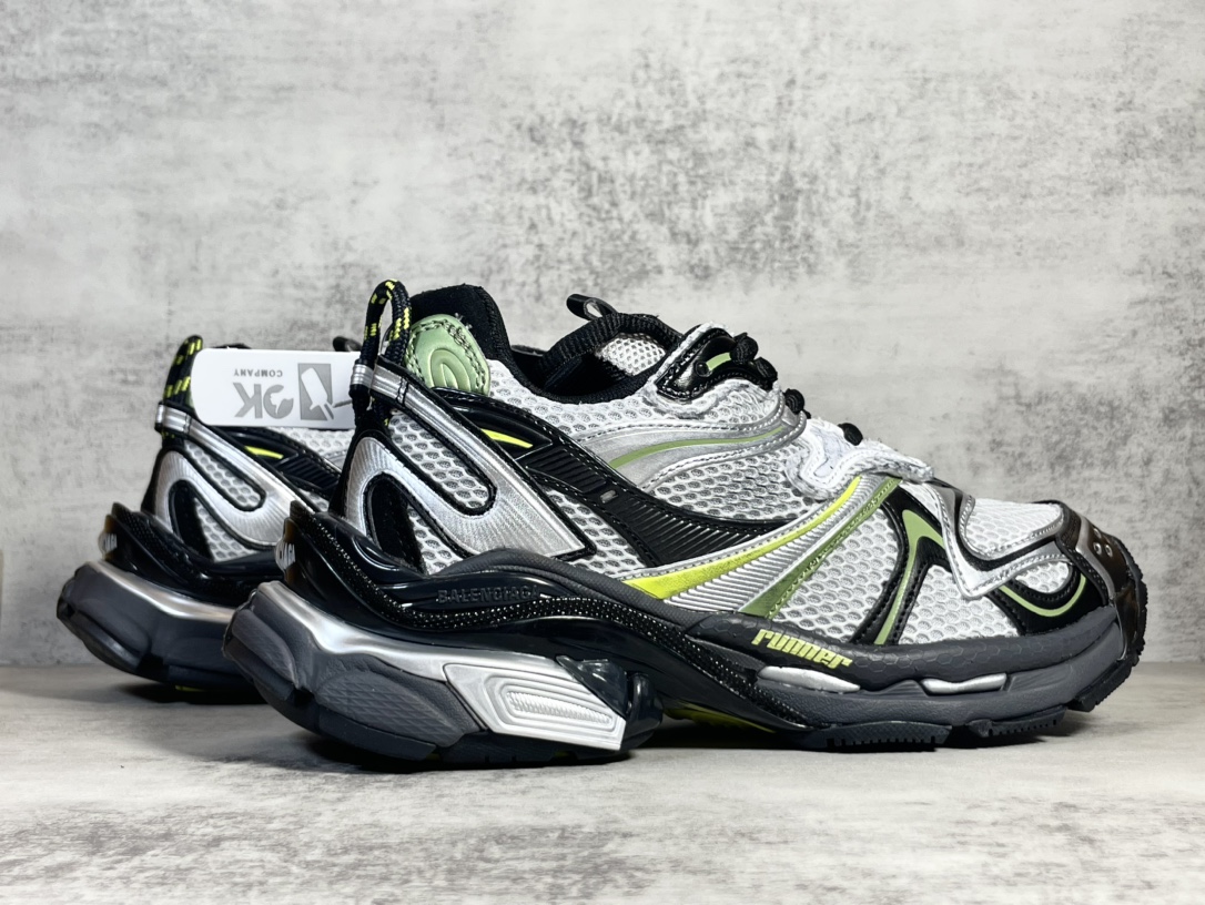 Sneakers M