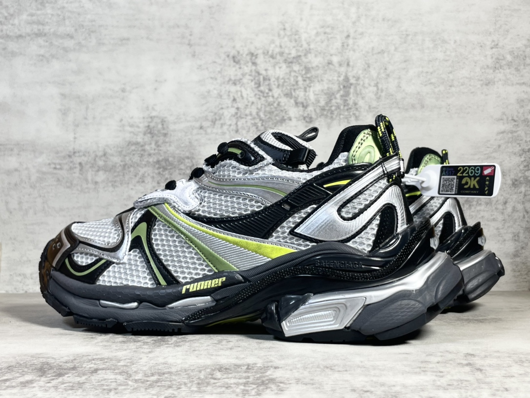Sneakers M